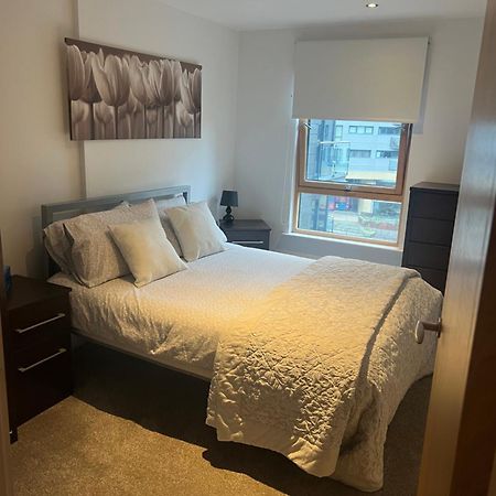 Clarance Docks Apartment ลีดส์ ภายนอก รูปภาพ